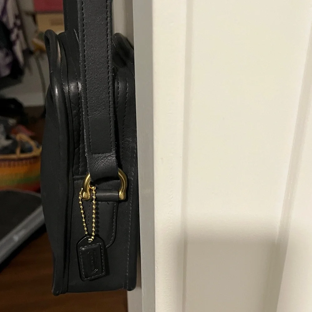 Yummy RARE 9973 Vintage Coach Black Leather Unisex Messenger Crossbody. Thanks 🫶